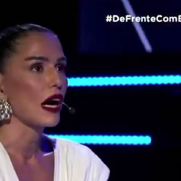 Durante o bate-papo com a Blogueirinha, Deborah Secco falou sobre diversas temáticas, dentre elas, a respeito de autoestima, e cobrança com o corpo.