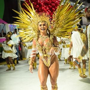 Diferente do ano passado, Fabíola Andrade agora pode levar fotos para Rogério Andrade na prisão: "Tenho certeza que ele vai adorar", disse