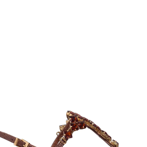 Um dos itens que chamou atenção foi a rasteirinha marrom. Encontramos um modelo de napa com bico arredondado bem parecido com o da ex apresentadora do Video Show