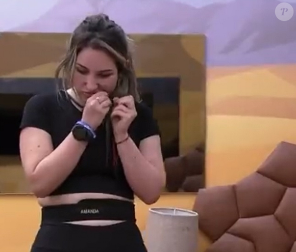 Amanda, campeã do 'BBB 23', passava o próprio cabelo como fio dental