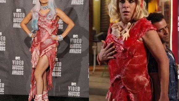 Poucos lembram: o vestido de carne de Lady Gaga já foi recriado na Globo para Luis Salém, o Eugênio de 'Vale Tudo', em novela de 2011