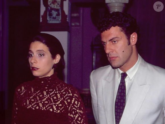 Na novela 'Rainha da Sucata', Andrea Beltrão deu vida a Ingrid, sobrinha de Betinho (Paulo Gracindo), pai de Rafael (Maurício Mattar) - na foto atriz com Gerson Brenner