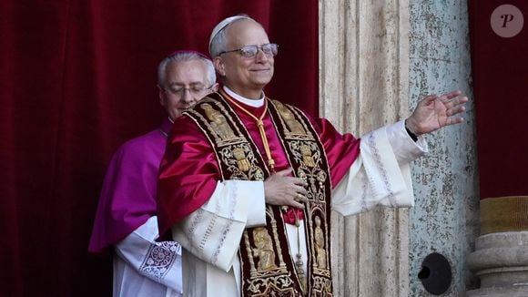 O cardeal norte-americano Robert Prevost, de 69 anos, foi eleito novo Papa na última quinta-feira (08), após o segundo dia de votação no Conclave.