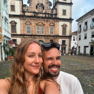 Lucas Borbas está noivo da fonoaudióloga Diulia Loregian, com quem já planeja um casamento intimista