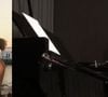 Estudos de neuropsicologia descobriram que os crianças que ouvem música com frequência desenvolvem uma habilidade fundamental - na foto, Rafaella Justus, que na infância se apresentou ao piano