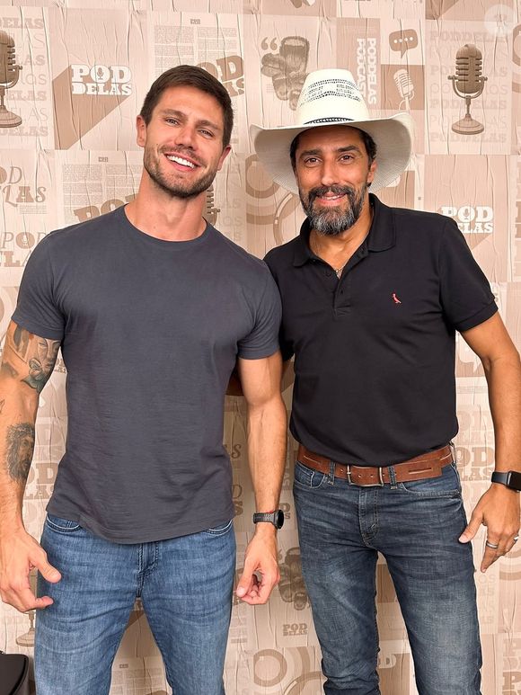 Jonas Sulzbach e Alberto Cowboy participaram do ‘PodDelas’ nesta terça-feira (28)