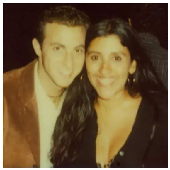 Luciano Huck e Regina Casé são amigos de longa data e o carinho mútuo permanece até os dias de hoje