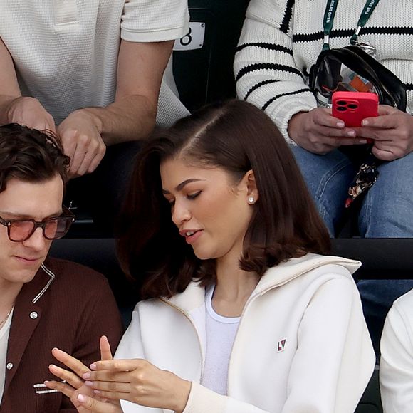 Estrelado por Tom Holland, companheiro de Zendaya, o novo Prada Paradigme conquistou fãs de perfumaria de luxo ao apostar em um aroma refinado e magnético