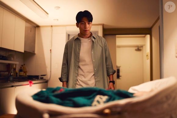 Jun-ho, irmão do Front Man, foi surpreendido com a filha da Jogadora 222 para ele cuidar