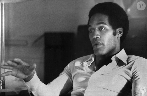 O.J. Simpson começou sua carreira no futebol americano e se tornou destaque da NFL