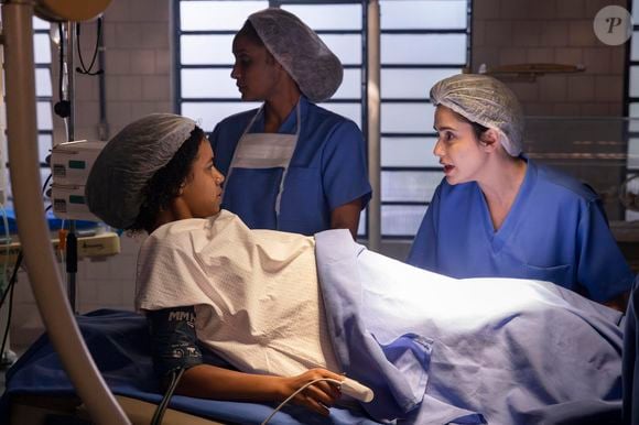 Joelly teve parto complicado no capítulo de segunda, 23, em Três Graças; bebê será levado para Lena