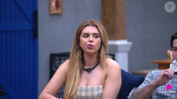 Elenco de 'A Fazenda 18' se reúne em momento de descontração na sede do reality show da Record