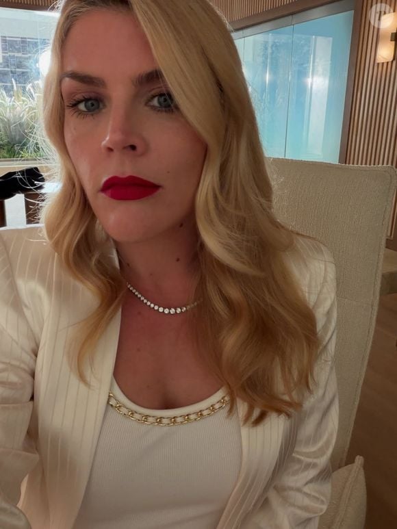 Busy Philipps passou por uma cirurgia de retirada do tumor e, depois de uma ida à dermatologista, descobriu que sua cicatriz estava inflamada