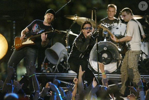 Em 2004, o U2 estava em alta no mundo do rock e tinha uma exigência: até então, nunca tinham disponibilizado suas músicas para campanhas publicitárias