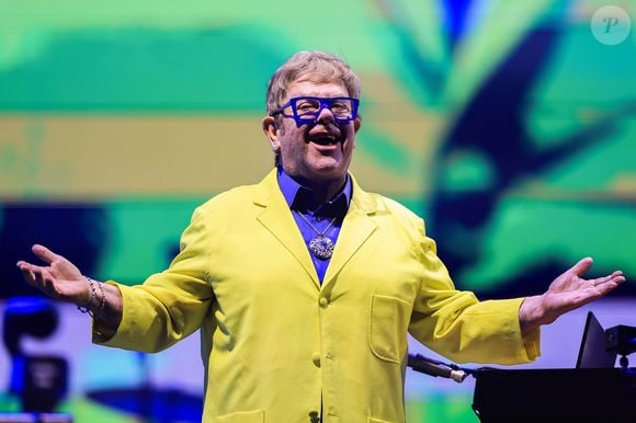Aos 79 anos, Elton John marcou o quarto dia do Rock in Rio 2026 com suas baladas imbatíveis e mostrou que sua anunciada aposentadoria dos palcos pode esperar