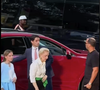 Carolina Herrera completou o visual com sapatos de salto alto, o que deixou muita gente impressionada nas redes sociais
