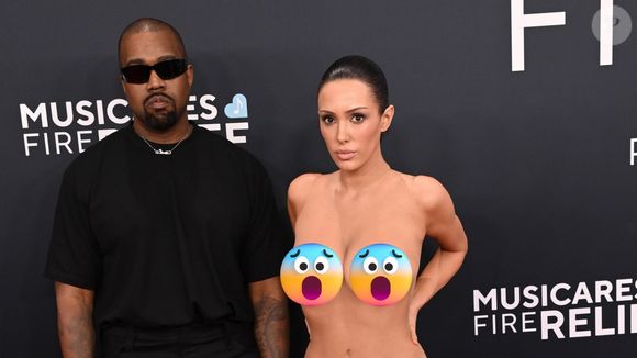 Bianca Censori surgiu nua no Grammy 2025 ao lado do marido, Kanye West