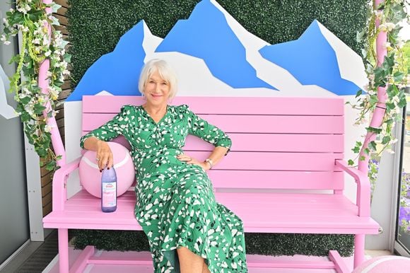 Exercícios para mulheres 50 +: flexão de paredes e abdução de ombros