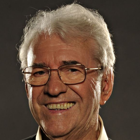 Veterano da dramaturgia brasileira, Juca de Oliveira soma mais de 40 anos de carreira no teatro, cinema e televisão