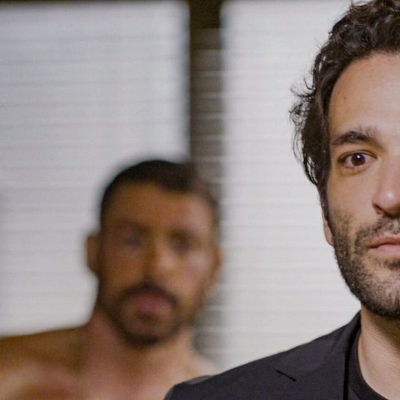 Afonso (Humberto Carrão) descobriu traição de Fátima com César no final do capítulo de 21 de agosto