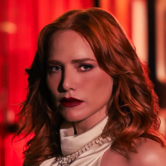 Letícia Colin mudou o visual para sua Adriana da novela 'Quem Ama Cuida'