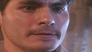 À beira da prisão e da morte no final de 'Terra Nostra', Matteo engole o orgulho e aceita ajuda de quem menos espera