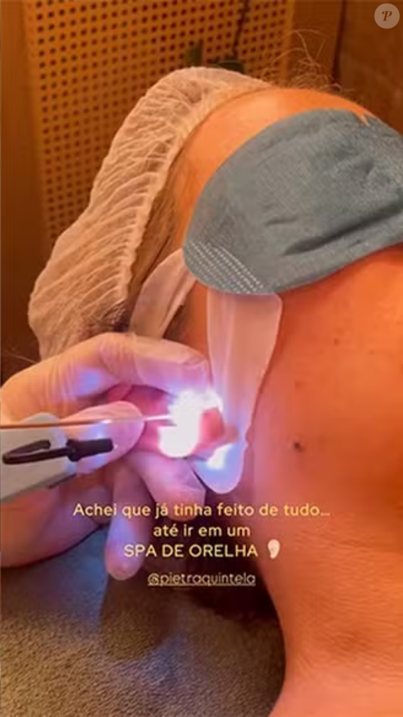 Um spa de orelhas, geralmente, oferece higienização profunda, hidratação, limpeza de impurezas, massagens areoculares e cuidados com piercing, brincos e demais joias