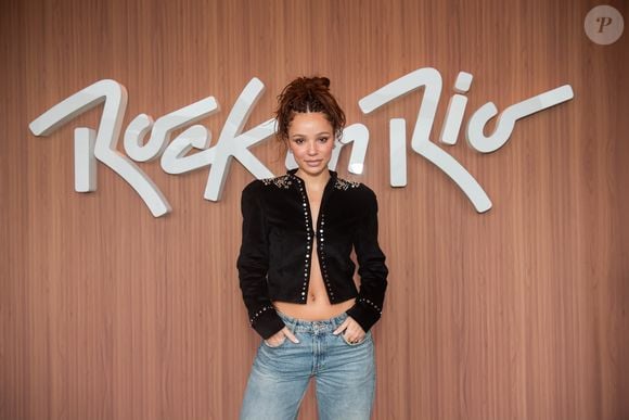 Letícia Vieira também de barriga de fora no último dia do Rock in Rio