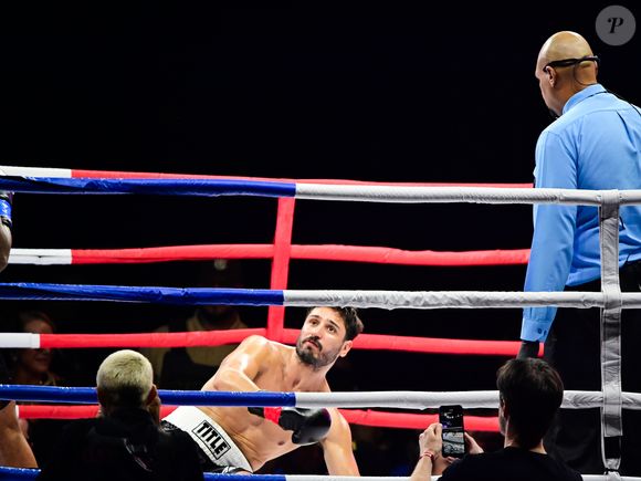 Daniel Rocha enfrentou o rapper TZ da Coronel e foi nocauteado com pouco mais de 1 minuto de luta