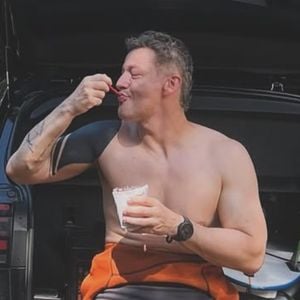 Lucas Lima posta foto de Theo, filho com Sandy, e web volta a comentar separação do cantor: 'Sou muito mais você agora'