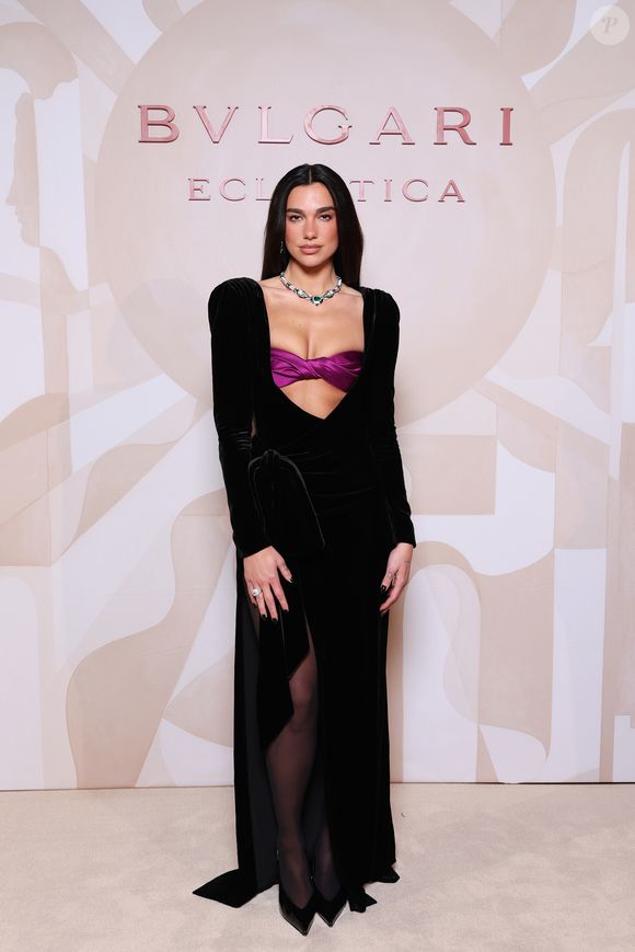 Mais detalhes do look da cantora britânica em evento da Bvlgari