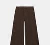 A Primavera 2026 é uma oportunidade para apostar em roupas mais leves e explorar novas combinações. Nesse contexto, a calça boho-chic da Zara, vendida por R$ 179, chama a atenção pela modelagem ampla, pelas aberturas laterais e pela cintura alta com cós elástico