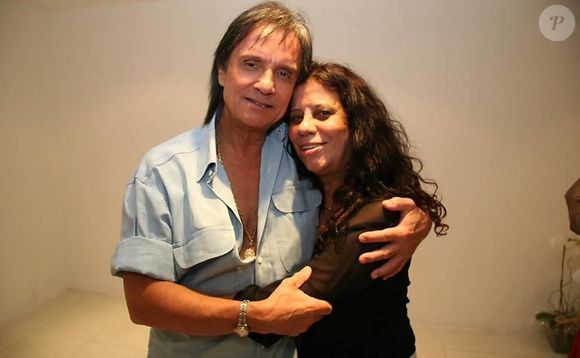 Atriz lamenta afastamento do Rei: “Roberto Carlos não me recebe, não fala comigo. Mas tudo bem, estou bem”, declarou