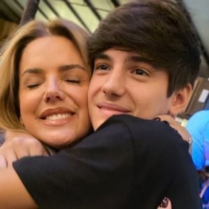 Mari Alexandre emocionou os seguidores com uma declaração de amor ao filho, Záion, de 17 anos