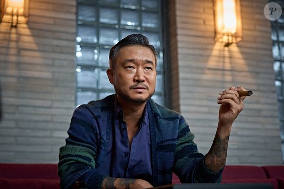 Jo Woo-jin revelou que a filha ainda está em fase de formação de caráter e, por isso, esconde sua profissão dela