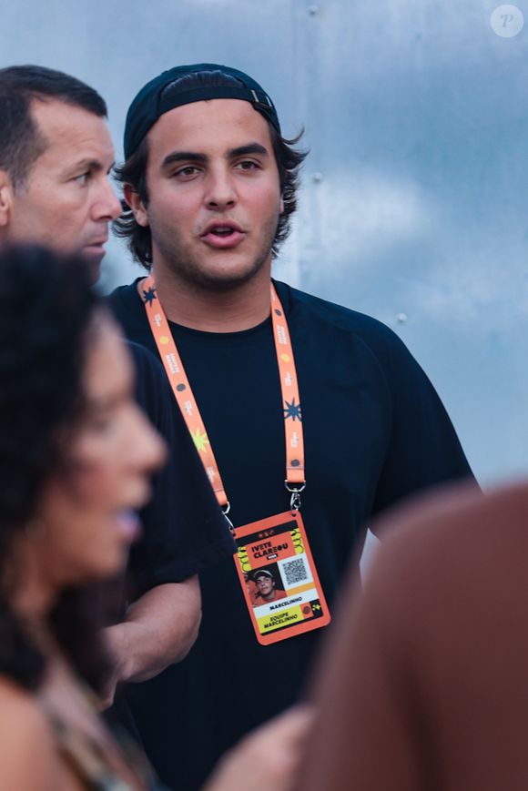 Marcelo Sangalo, filho de Ivete, marcou presença no show da mãe e acompanhou de perto mais uma apresentação da turnê da artista
