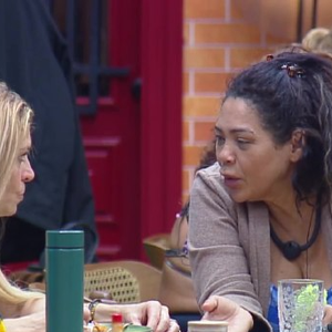 Darlin Ferratry assustou os peões de A Fazenda 18 ao tocar o sino e anunciar que deixaria o reality. Pouco tempo depois, a mãe de Lexa retornou à sede