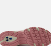 Os New Balance 740 em rosa 'petit suisse', tom que lembra o famoso 'rosa danoninho', parecem não ter concorrência quando o assunto é charme e delicadeza