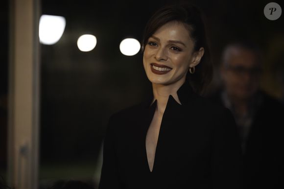Karsu é a protagonista vivida por Özge Özpirinçci na novela 'Coração de Mãe'