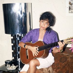 Shakira já mostrava sua habilidade com o violão desde jovem