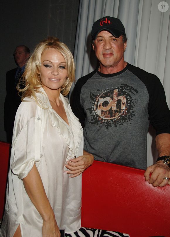 Pamela Anderson revive polêmica e reafirma proposta de Stallone: 'Como alguém inventaria isso?'