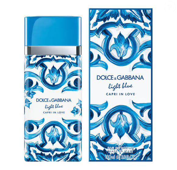 Depois, a maçã verde aparece no perfume Light Blue Capri in Love, da Dolce & Gabbana, com um toque crocante e leve, perfeito para os dias mais quentes ou para quem prefere fragrâncias discretas no escritório