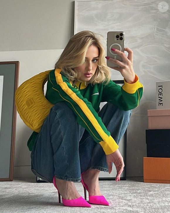 Para compor look Brazilcore na Copa do Mundo, aposte no tênis amarelo