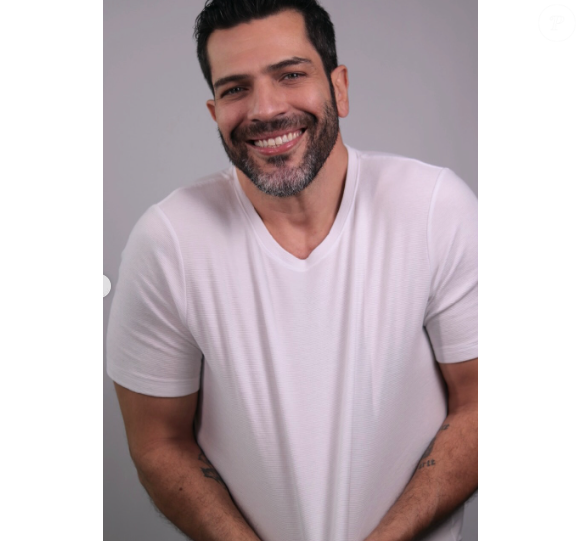 Bonitão, o ator de 'Quem ama cuida' já foi capa da extinta G Magazine, revista voltada ao público gay. Durante o ensaio nu, em 2008, Andrade revelou que perdeu a virgindade com duas mulheres e o próprio pai.