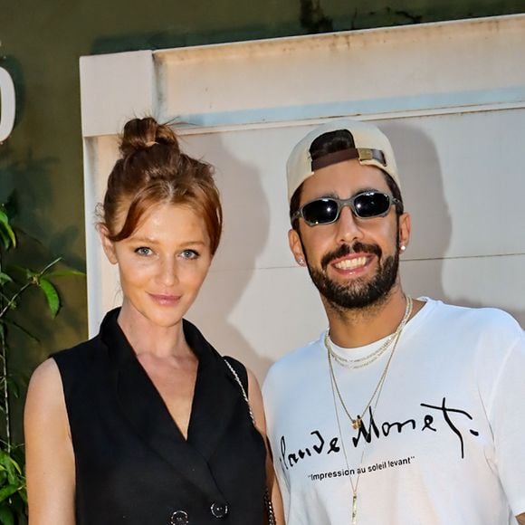 Depois de sete anos juntos, Pedro Scooby e Cintia Dicker encerraram o casamento, mas prometem preservar a amizade. De acordo com informações da coluna de Lucas Pasin, do Metrópoles, o surfista afirmou: 'Ela vai poder contar sempre comigo e eu sempre com ela', ao falar sobre a nova fase da relação