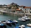 Comillas é considerada uma das joias arquitetônicas da Cantábria graças a construções emblemáticas como o Palácio de Sobrellano e a antiga Universidade Pontifícia