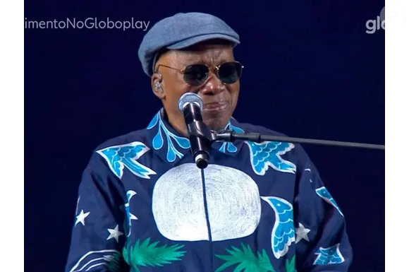 Milton Nascimento, de 83 anos, segue estável após internação. Equipe afirma que artista recebe 'todo o suporte necessário'