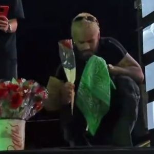 Zé Felipe afirmou que uma flor iria para a mãe de seus filhos, sem citar o nome de Virgínia