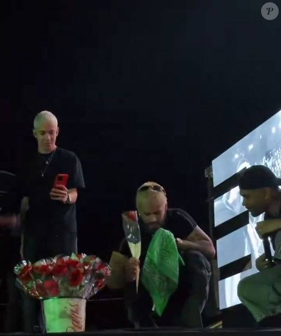 Zé Felipe afirmou que uma flor iria para a mãe de seus filhos, sem citar o nome de Virgínia