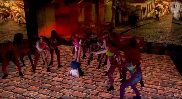 Ticiane Pinheiro roubou a cena ao reproduzir o icônico quadradinho de 8